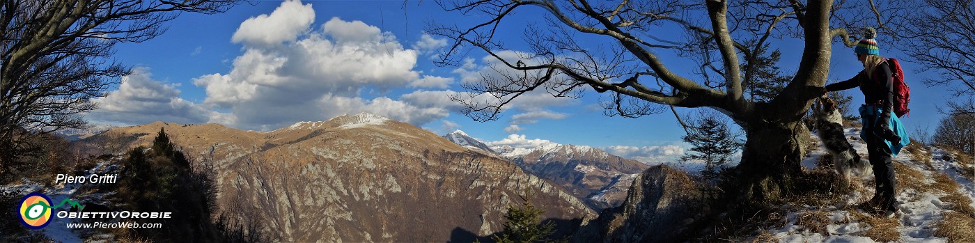 05 Panorama dalla cresta di vetta del Vaccareggio verso Menna, Arera, Grem,....jpg